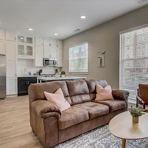 Frontdesk 500 West Trade Apts Fourth Ward , Charlotte United States