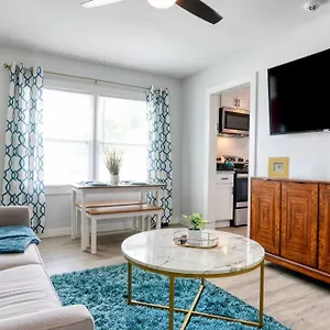 2br 1ba Duplex House King Beds Great For Small Groups Close To Uptown Attractions , Charlotte United States